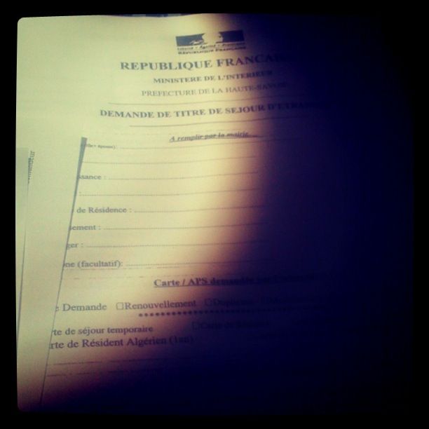 Photo de formulaire de demande titre de séjour